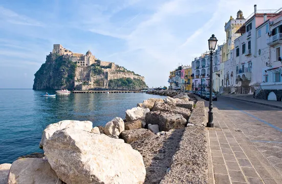 70.000 Documenti in Saldo: Quando l'Hotel Diventa Fornitore di Identità False